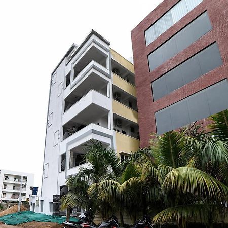 Oyo 16606 Iconic Living Hotell Hyderabad Eksteriør bilde