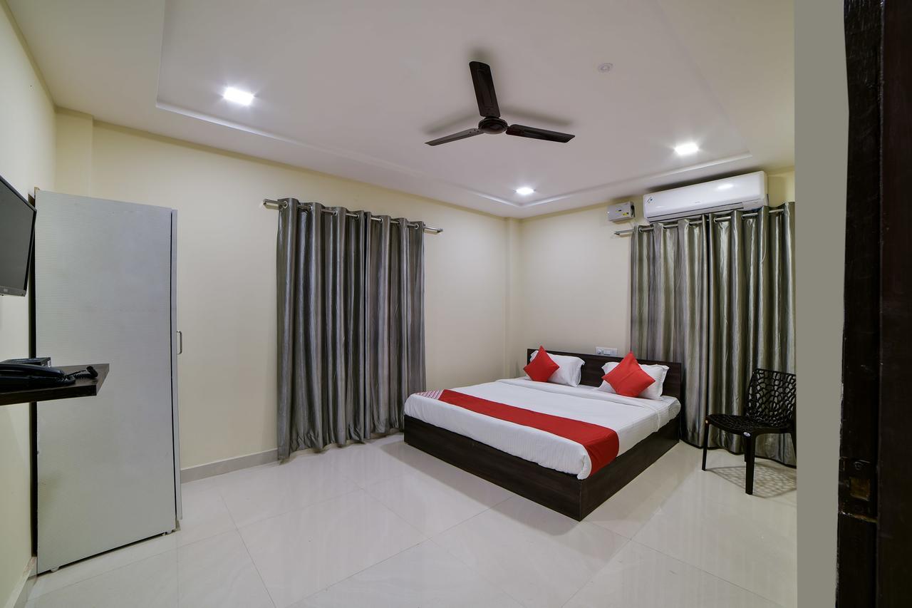 Oyo 16606 Iconic Living Hotell Hyderabad Eksteriør bilde