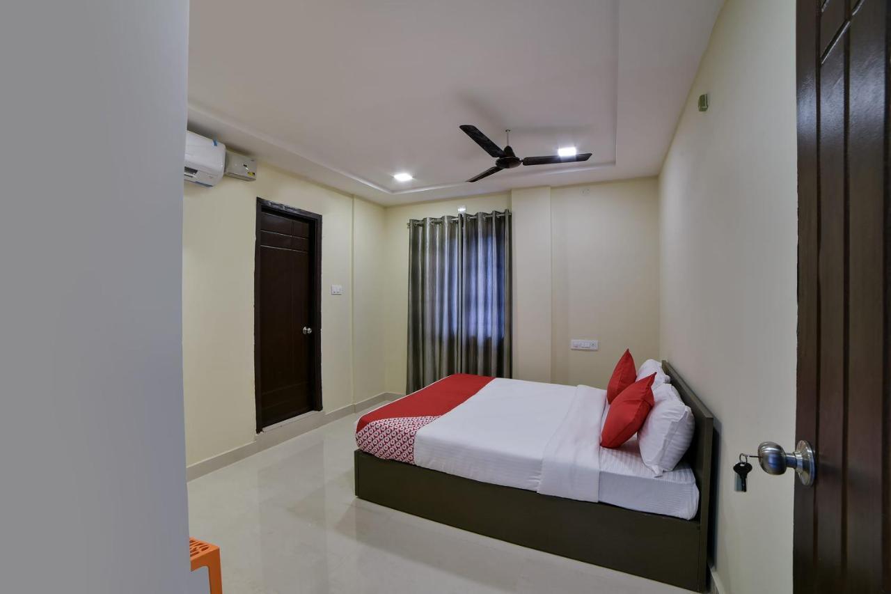 Oyo 16606 Iconic Living Hotell Hyderabad Eksteriør bilde