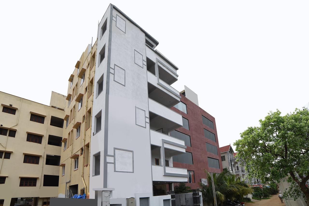 Oyo 16606 Iconic Living Hotell Hyderabad Eksteriør bilde