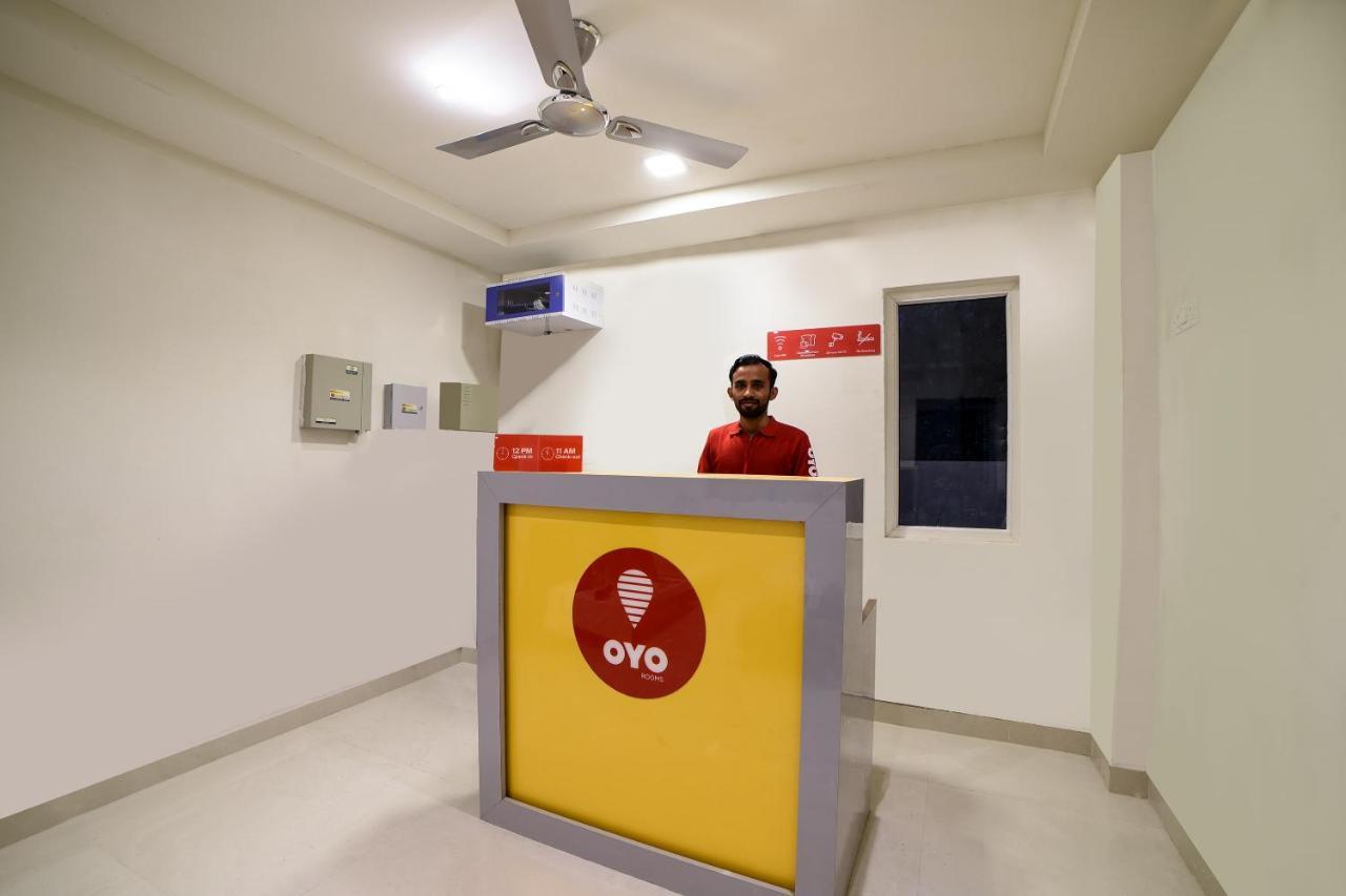 Oyo 16606 Iconic Living Hotell Hyderabad Eksteriør bilde