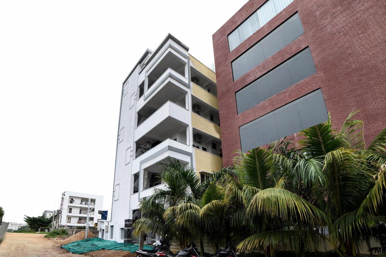 Oyo 16606 Iconic Living Hotell Hyderabad Eksteriør bilde