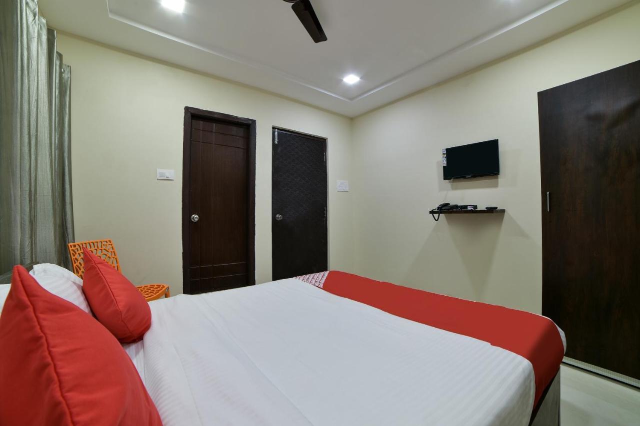 Oyo 16606 Iconic Living Hotell Hyderabad Eksteriør bilde
