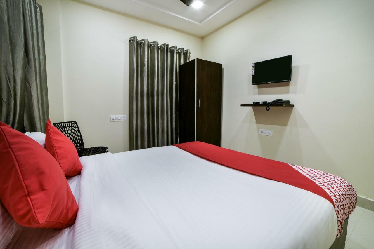 Oyo 16606 Iconic Living Hotell Hyderabad Eksteriør bilde