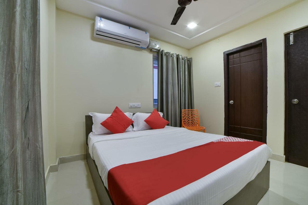 Oyo 16606 Iconic Living Hotell Hyderabad Eksteriør bilde