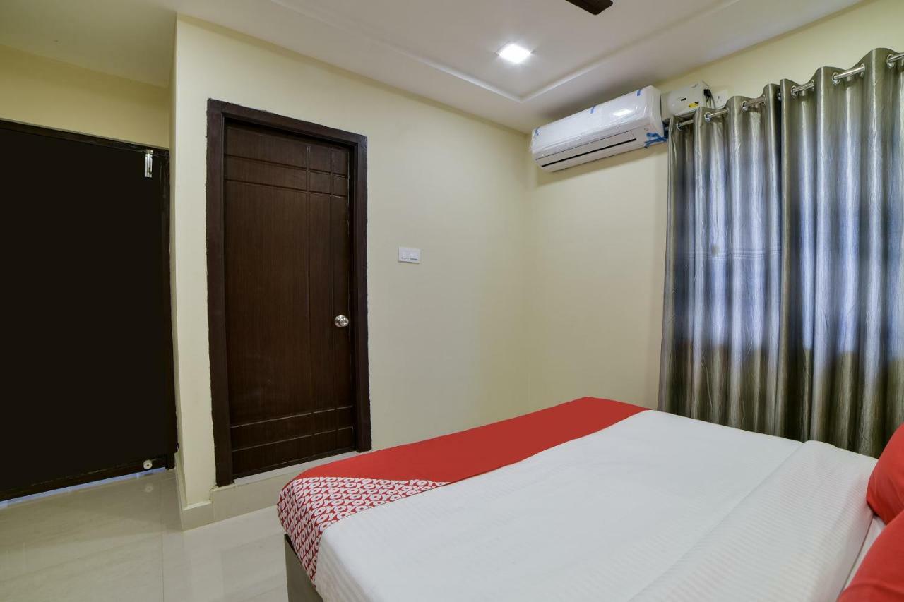 Oyo 16606 Iconic Living Hotell Hyderabad Eksteriør bilde